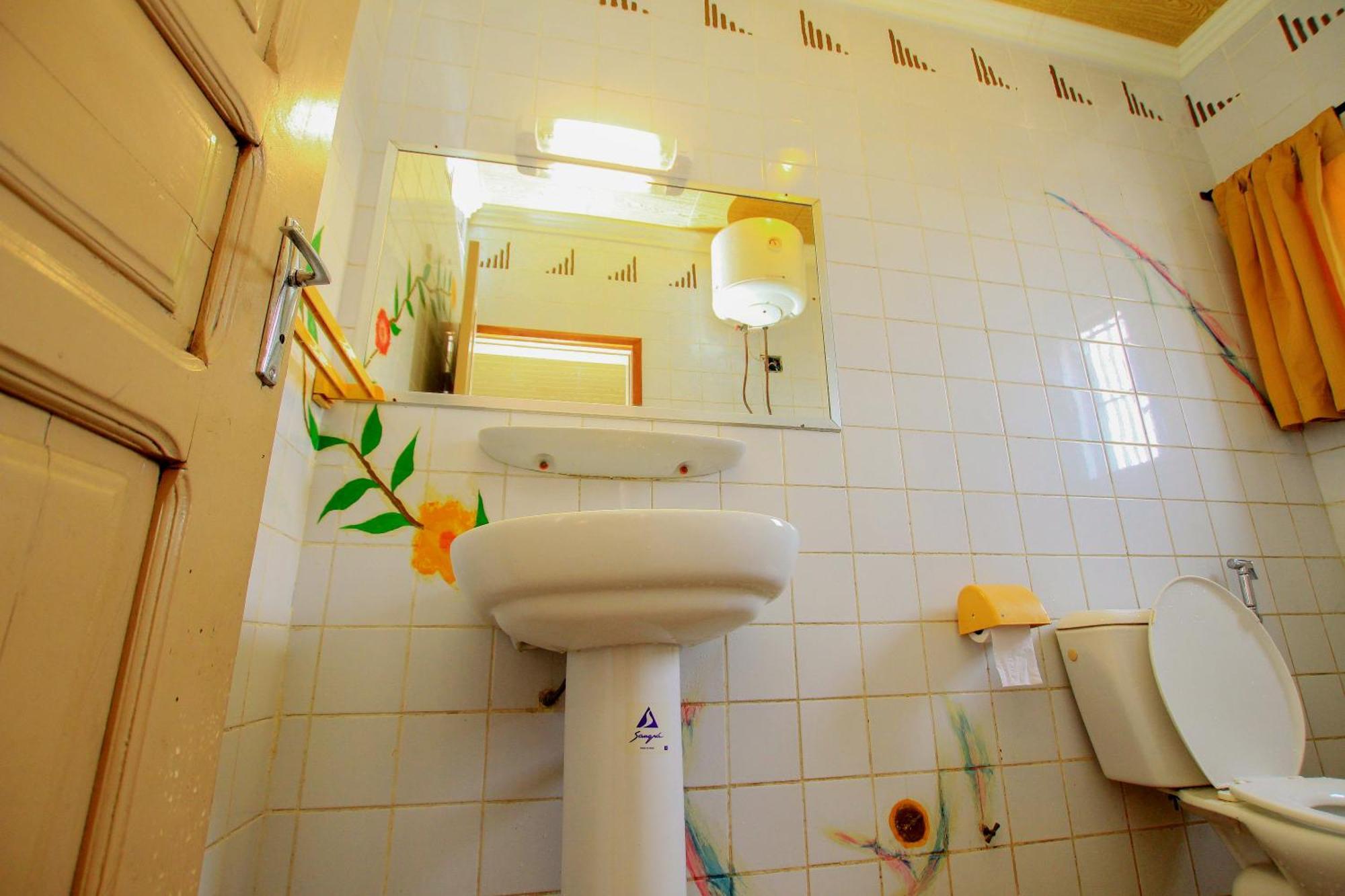Hotel Le Prince コトヌー エクステリア 写真